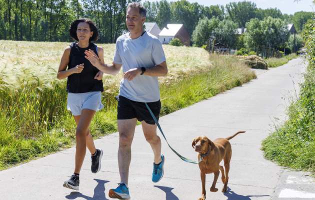 Боль в правом боку у женщин и мужчин