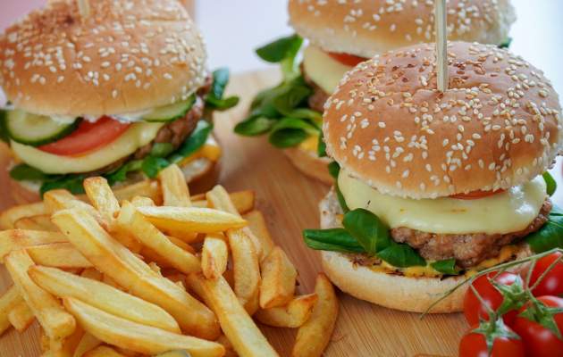 Боль в грудной клетке у женщин и мужчин