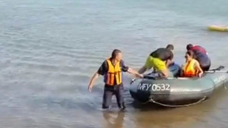 Унесенную в море на сапборде девушку спасли в Актау