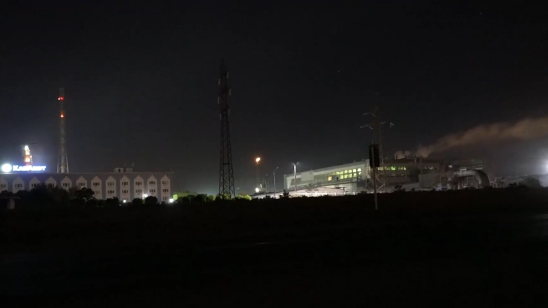 Запах и дым в Актау. Представитель завода ответил на критику горожан