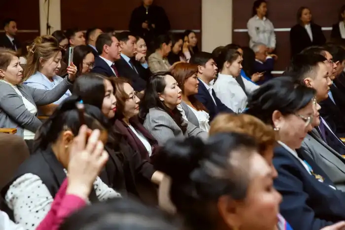 СОТРУДНИКИ АГЕНТСТВА НАГРАЖДЕНЫ В ЧЕСТЬ ДНЯ РЕСПУБЛИКИ (2)