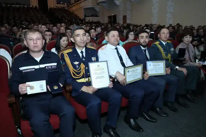 Спасателей Карагандинской области поздравили с профессиональным праздником (6)