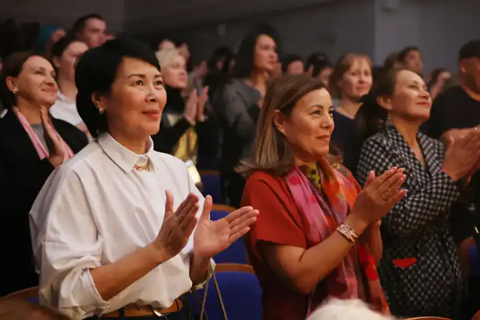 Актёры и гвардейцы вновь вместе на сцене: состоялась премьера драмы «Алия» к 100-летию героини (4)