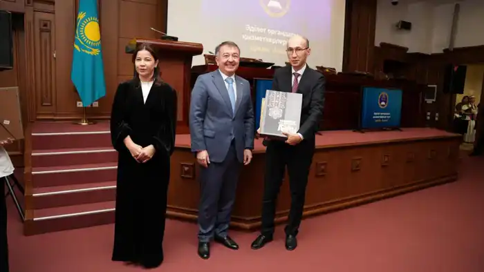 В Министерстве юстиции Республики Казахстан подвели итоги мероприятий, посвященных 180-летнему юбилею великого поэта Абая Кунанбайулы (4)