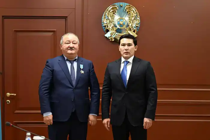 Министр наградил государственными и ведомственными наградами ряд специалистов, добившихся высоких результатов и внесших значительный вклад в развитие отечественного спорта (7)