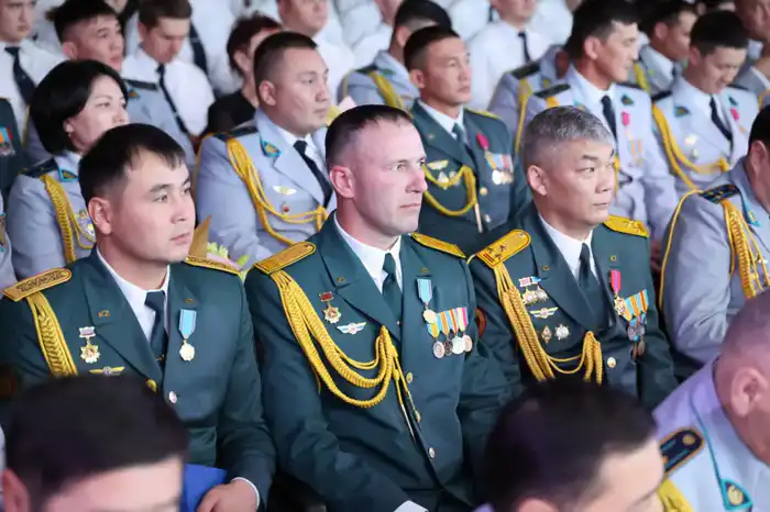 Вручены награды военнослужащим Национальной гвардии (5)