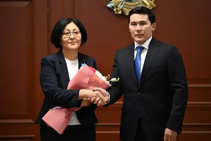 Министр наградил государственными и ведомственными наградами ряд специалистов, добившихся высоких результатов и внесших значительный вклад в развитие отечественного спорта (10)