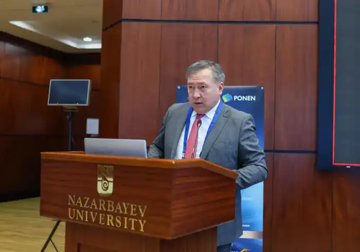 В Назарбаев Университете состоялась конференция, посвящённая десятилетию внедрения международных стандартов CRIRSCO в Казахстане. Организаторами выступили Ассоциация KAZRC, ПОНЭН и Школа горного дела и наук о Земле (NU SMG) (4)