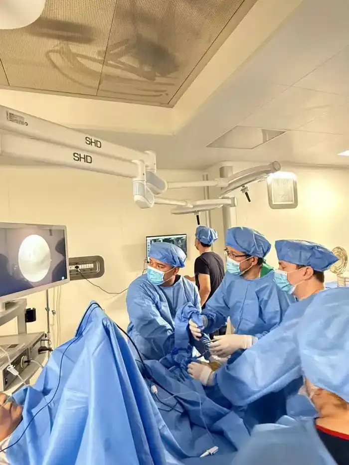 ТРАВМАТОЛОГИ И ОРТОПЕДЫ КАЗАХСТАНА ПРОВОДЯТ ИННОВАЦИОННЫЕ МАСТЕР-КЛАССЫ В ТАШКЕНТЕ (4)