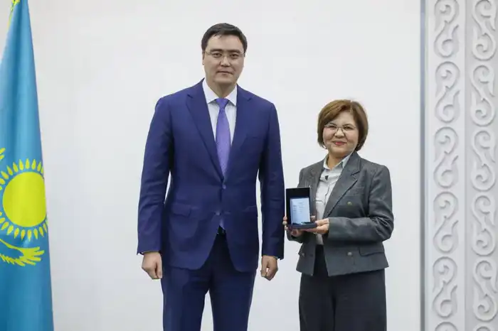 В Министерстве промышленности и строительства провели торжественную церемонию в честь Дня Республики (6)