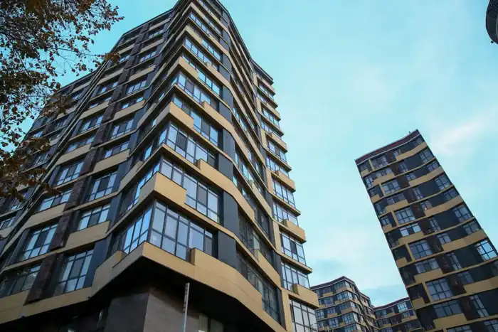 Аким Алматы рассмотрел обращения жителей по вопросам благоустройства и застройки (3)