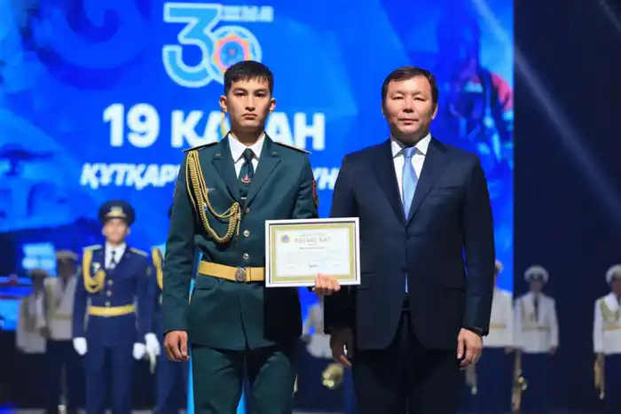 В Актобе прошла торжественная церемония, посвященная 30-летию службы по чрезвычайным ситуациям (9)