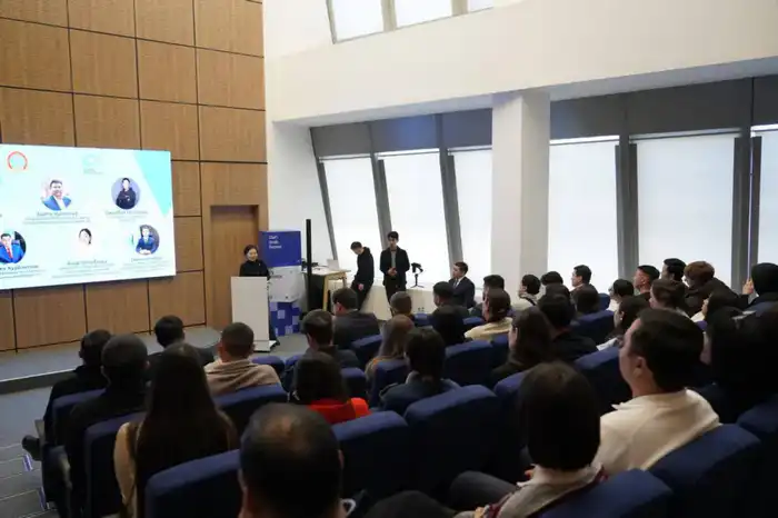 Внедрение ИИ в учебные процессы, городскую среду и кибербезопасность обсудили эксперты в Астане (9)
