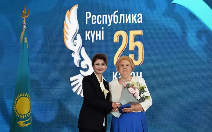 В Алматы в честь Дня Республики наградили деятелей культуры и информации (3)