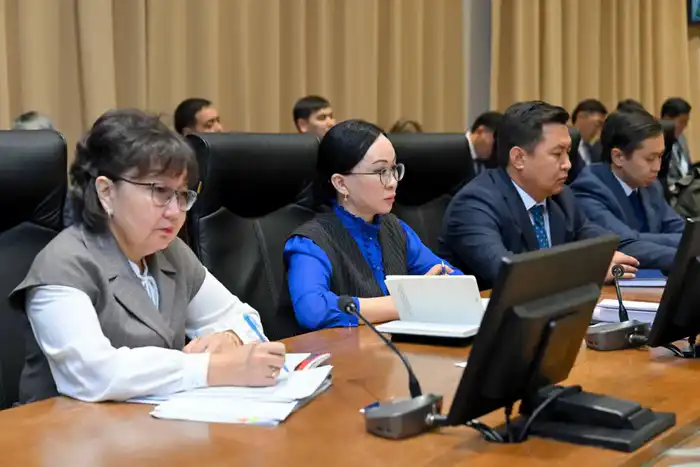 В области Абай обсудили кадровую стабильность и организацию питания в школах (8)