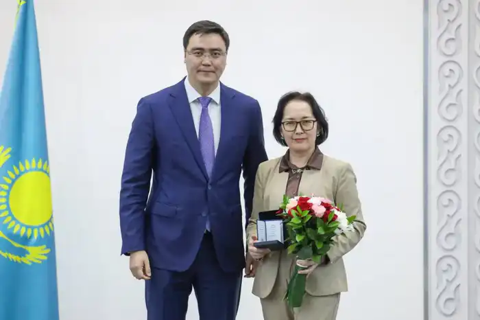 В Министерстве промышленности и строительства провели торжественную церемонию в честь Дня Республики (5)