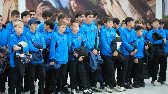 Аким области поздравил футболистов клуба «Алтай» с выходом в Премьер-лигу (4)