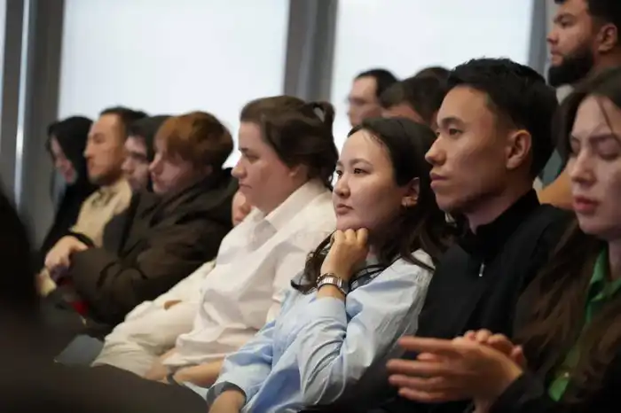 Внедрение ИИ в учебные процессы, городскую среду и кибербезопасность обсудили эксперты в Астане (5)