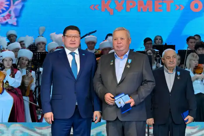 В регионе чествовали жителей, внесших вклад в развитие области (10)