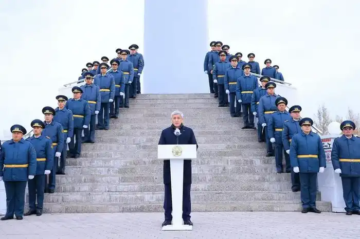 Сотни карагандинцев одновременно исполнили государственный гимн в День Республики (8)