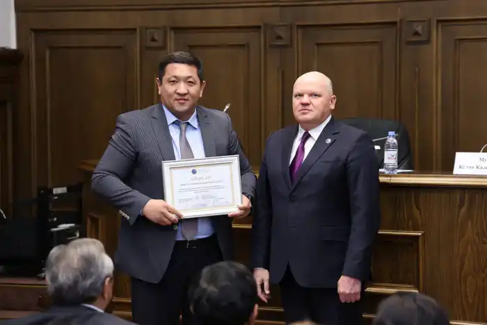 В Академии правосудия при Высшем Судебном Совете Республики Казахстан впервые состоялись курсы переподготовки для председателей районных судов всех регионов страны (6)