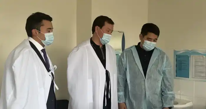 Глава региона Асхат Шахаров посетил Хромтаускую районную больницу (4)