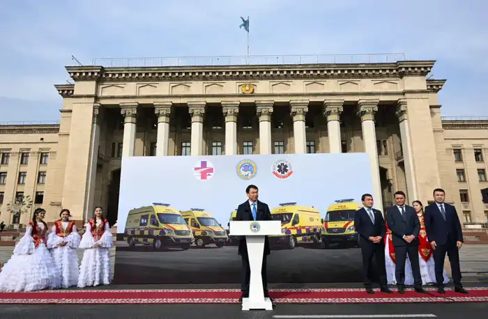 В Алматы вручены ключи от новых автомобилей скорой медицинской помощи (3)