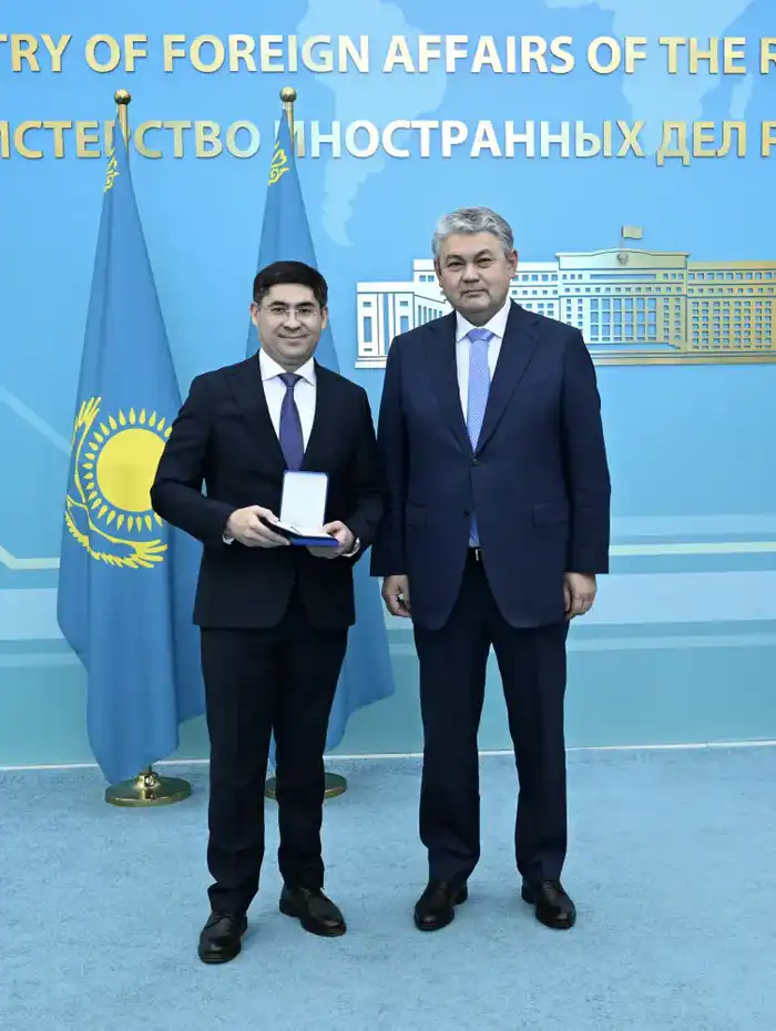 В преддверии Дня Республики в МИД Казахстана состоялось торжественное собрание (9)