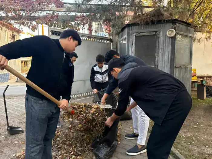 Алматыда Республика күніне орай «Жанашыр жүрек» атты еріктілер акциясы басталды (3)