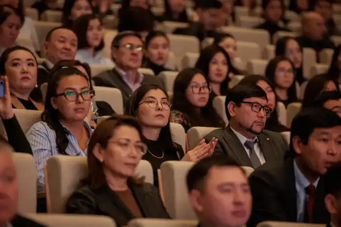 Аида Балаева вручила государственные награды деятелям культуры и медиасферы (6)