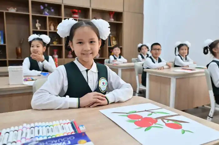 Глава государства ознакомился с деятельностью творческо-инновационной академии «Сыр жұлдыздары» (7)