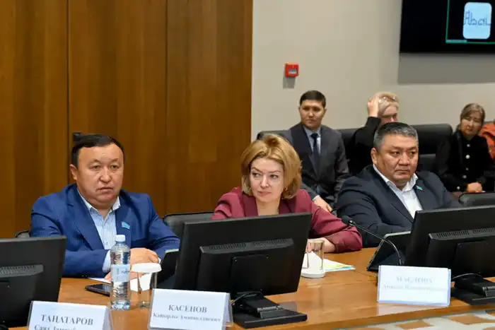 Состоялась внеочередная сессия областного маслихата (7)
