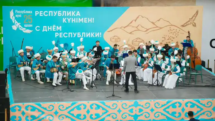 Аким области поздравил футболистов клуба «Алтай» с выходом в Премьер-лигу (6)