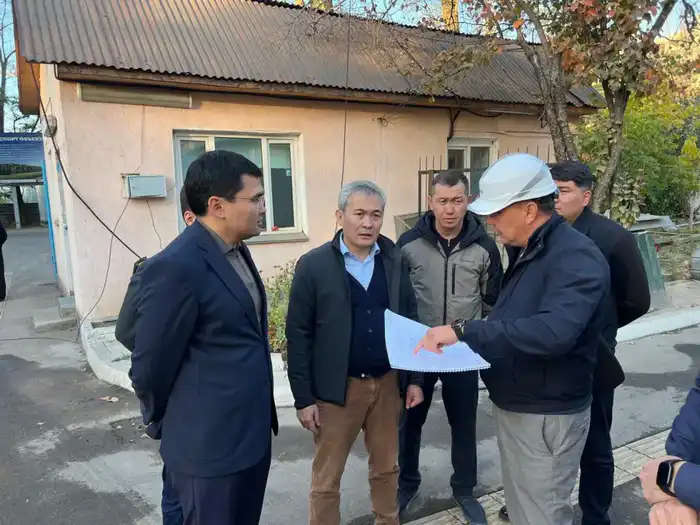 Заместитель акима Алматы проверил ход строительства социальных объектов города (7)