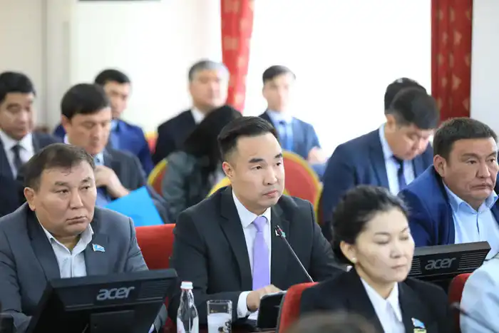 Асхат Шахаров поделился планами развития региона на сессии маслихата (2)