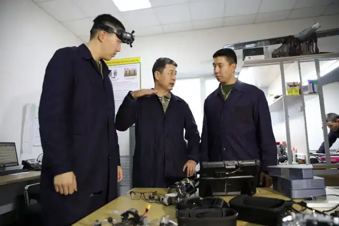 Когда служба – наука: школьники посетили технологический парк Национального университета обороны (7)