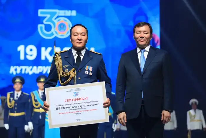 В Актобе прошла торжественная церемония, посвященная 30-летию службы по чрезвычайным ситуациям (9)