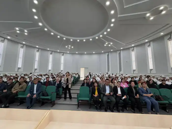 СПЕЦИАЛИСТЫ НИИКВБ ОБСУДИЛИ С УЗБЕКСКИМИ КОЛЛЕГАМИ НОВЫЕ МЕТОДЫ ЛЕЧЕНИЯ ЭНДОКРИННЫХ ЗАБОЛЕВАНИЙ (3)