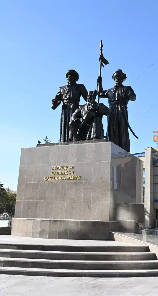 "Таза Қазақстан": в преддверии Дня Республики в Жетісу завершена реконструкция известных памятников и введен новый сквер (2)