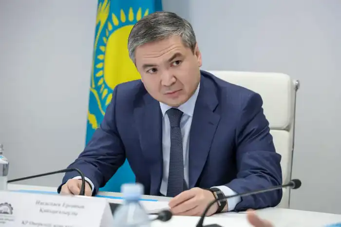 Министр Ерсайын Нагаспаев провёл приём граждан по личным вопросам (2)