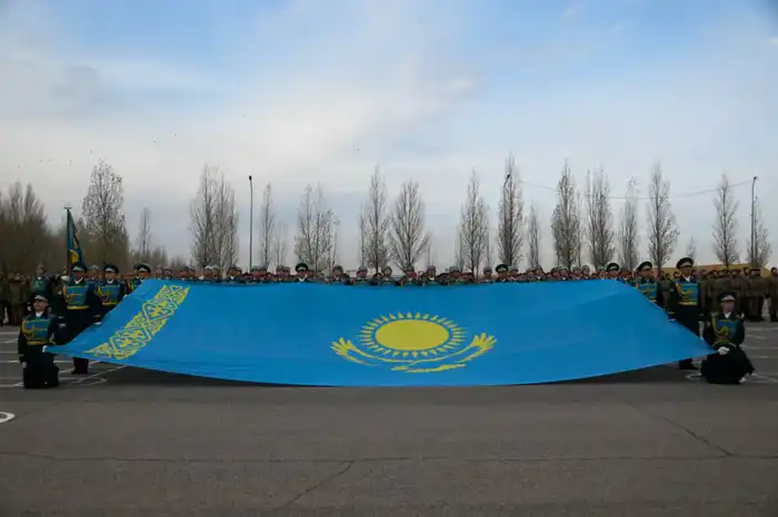 В День Республики в воинских частях прошла церемония поднятия Государственного флага (9)