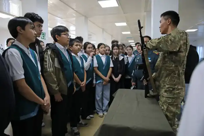 Когда служба – наука: школьники посетили технологический парк Национального университета обороны (4)