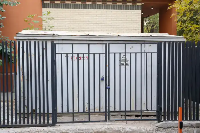 Аким Алматы рассмотрел обращения жителей по вопросам благоустройства и застройки (2)