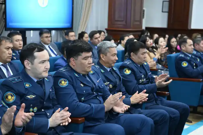 Коллеги с уважением проводили Шаймердена Есенкелдиева на новую должность (4)