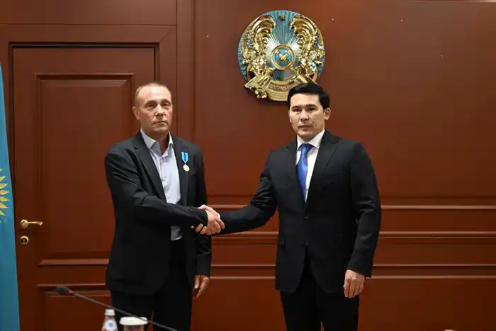 Министр наградил государственными и ведомственными наградами ряд специалистов, добившихся высоких результатов и внесших значительный вклад в развитие отечественного спорта (8)