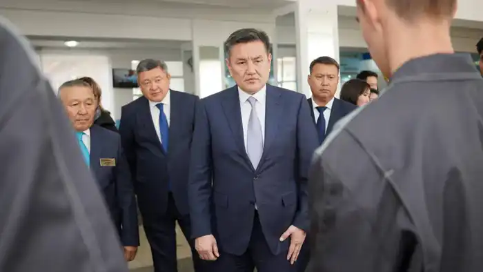 Аким ВКО посетил колледж в Саратовке (2)