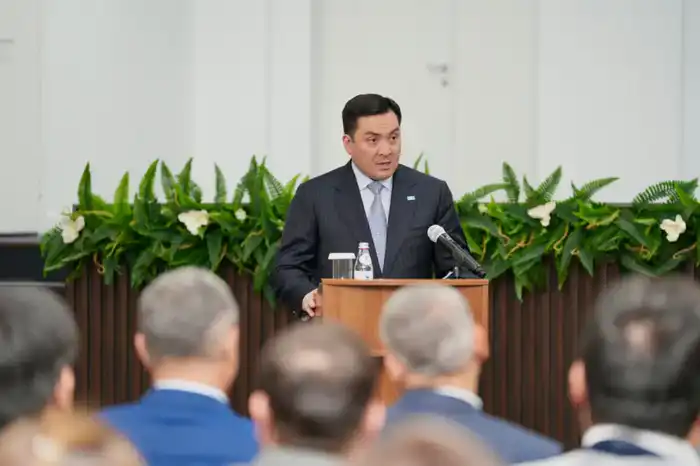 Министр энергетики отметил государственными наградами лучших работников отрасли в честь Дня Республики (9)