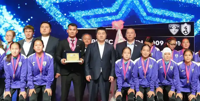 Аким Мангистауской области поздравил футболистов «Каспия» с выходом в Премьер-Лигу (5)