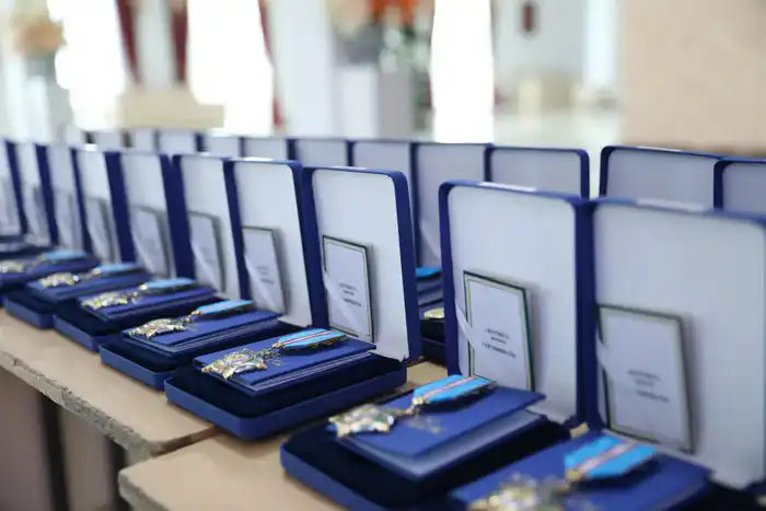 В День Республики актюбинцам вручили государственные награды (3)