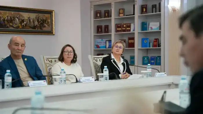 Институт законодательства и правовой информации провел круглый стол на тему «Реализация приоритетных задач по совершенствованию нормотворчества и правового информирования населения в контексте Послания Президента Республики Казахстан» (5)